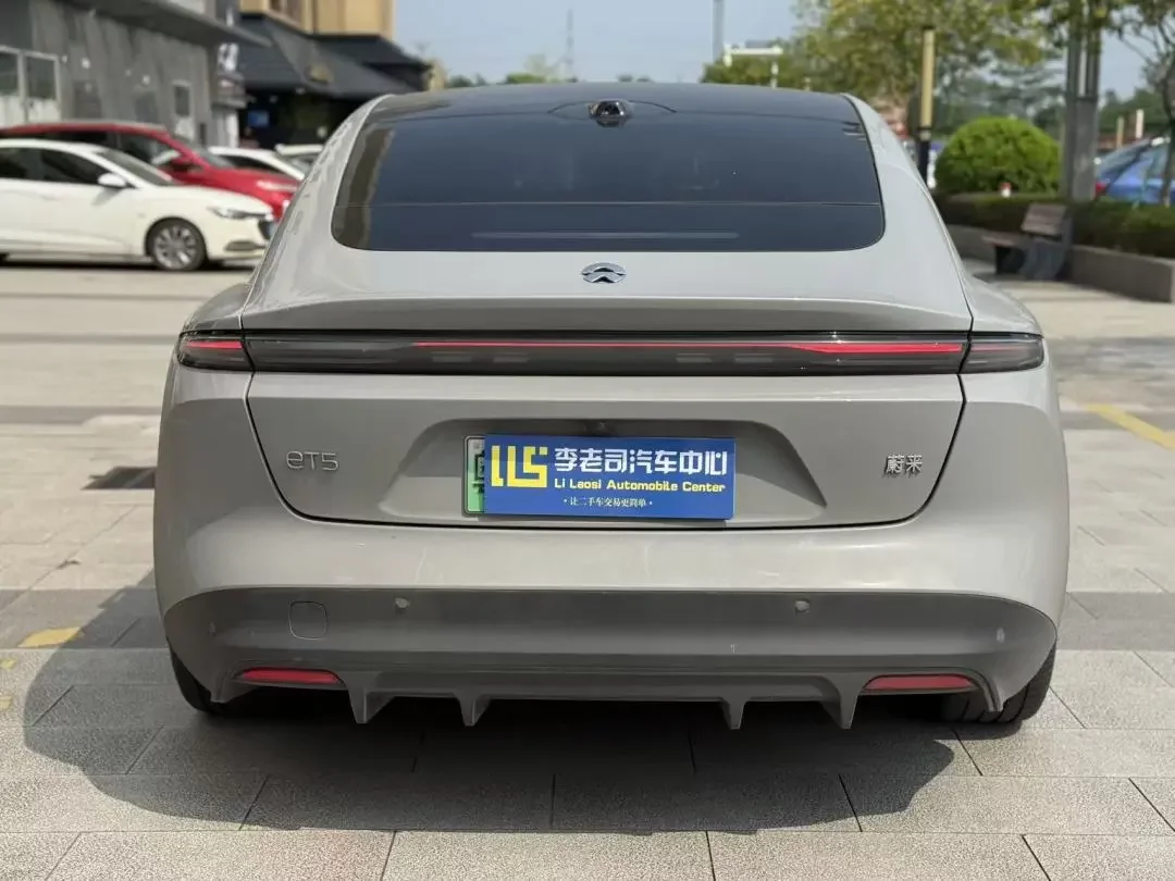 NIO ET5