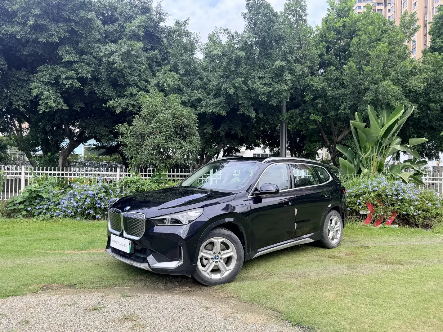 BMW iX1