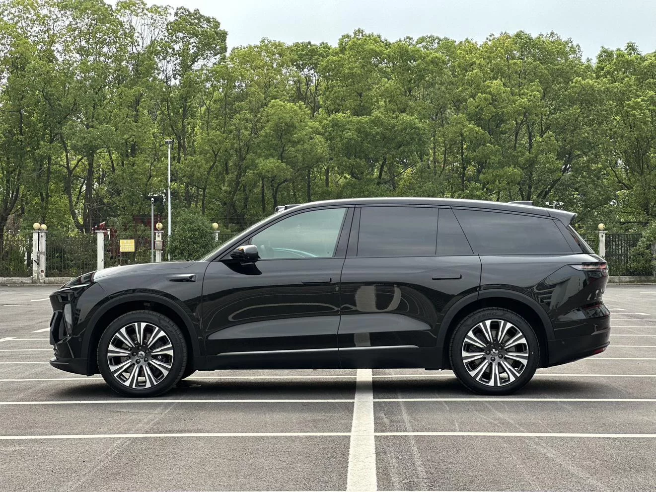 NIO ES8
