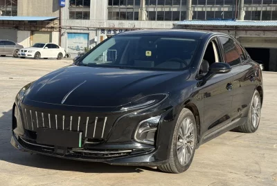 Hongqi E-QM5