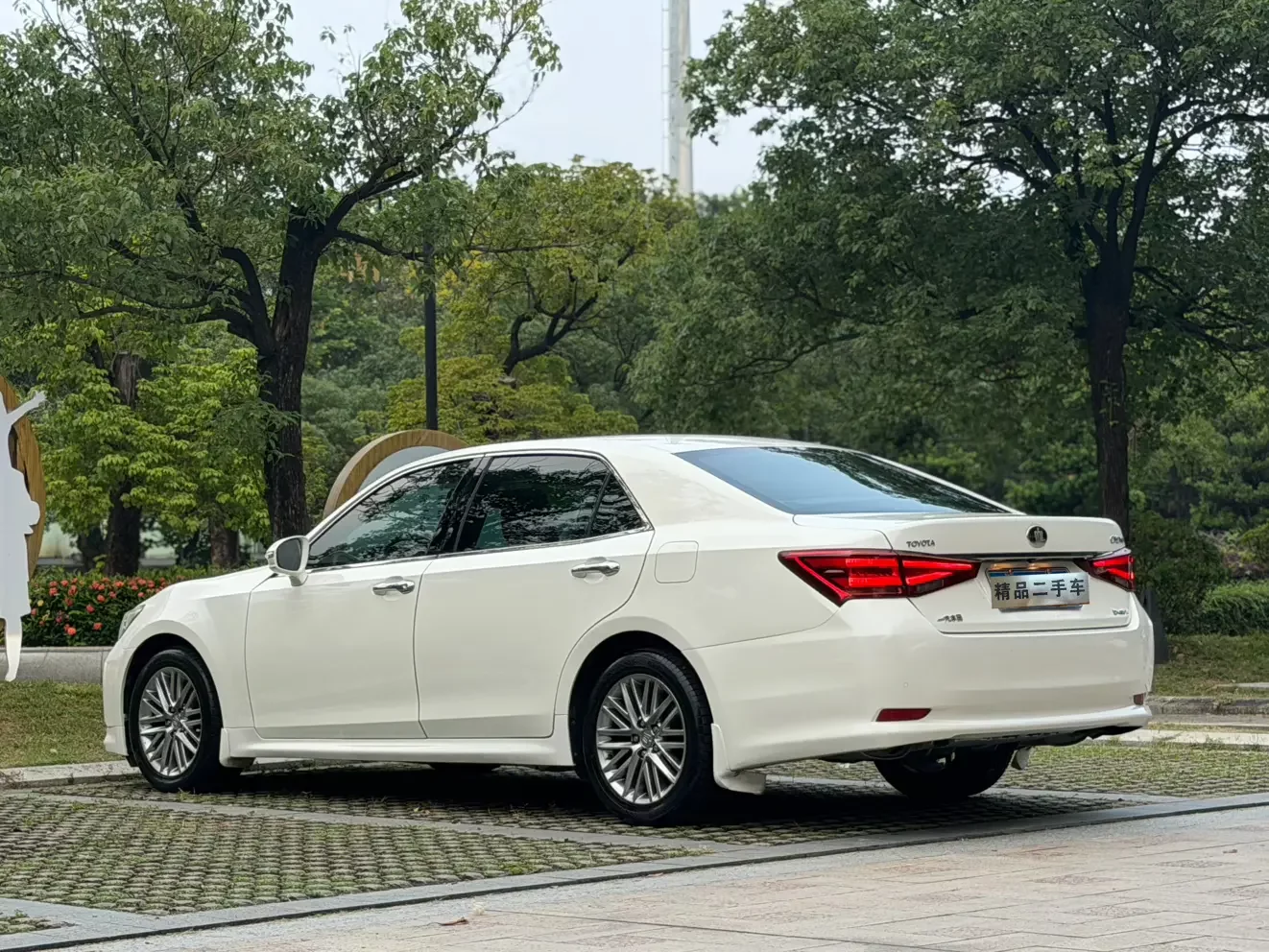 Toyota crown
