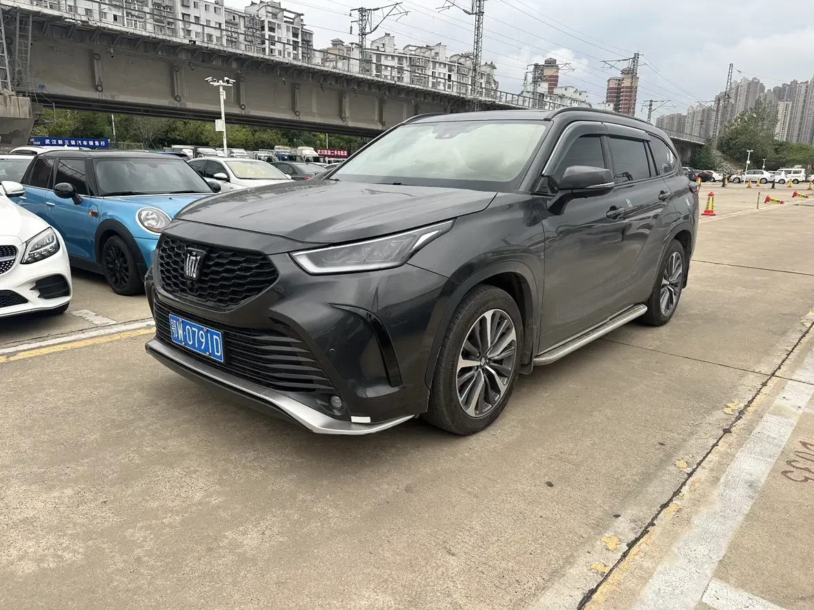 Toyota Crown Kluger