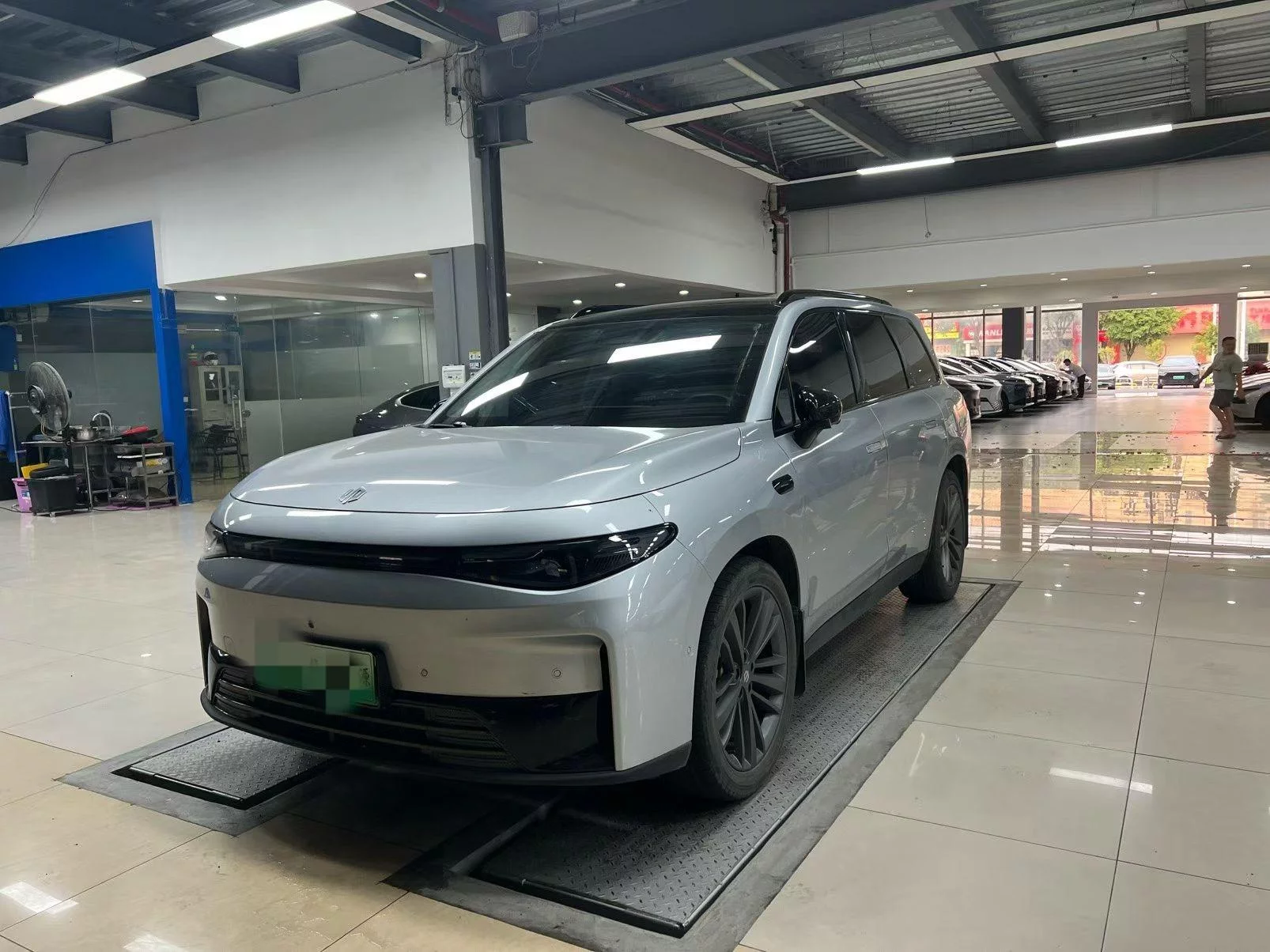 Leapmotor C16