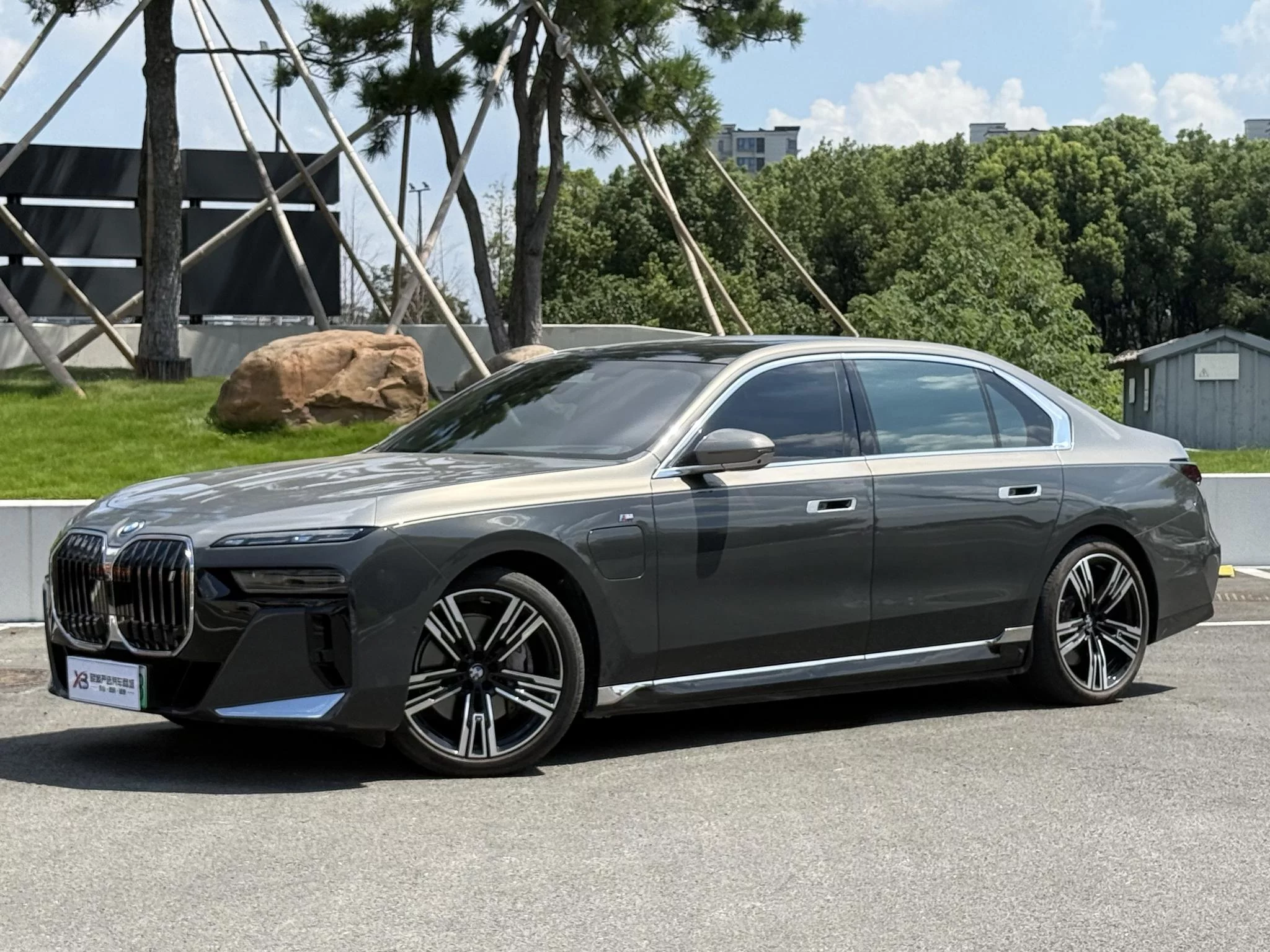 BMW i7