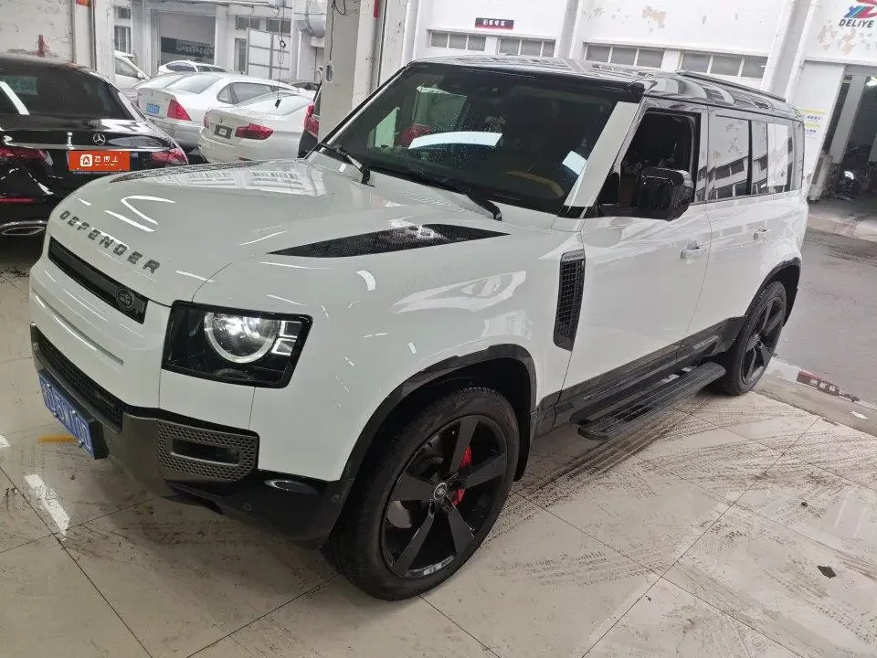 LAND ROVER DEFENDER