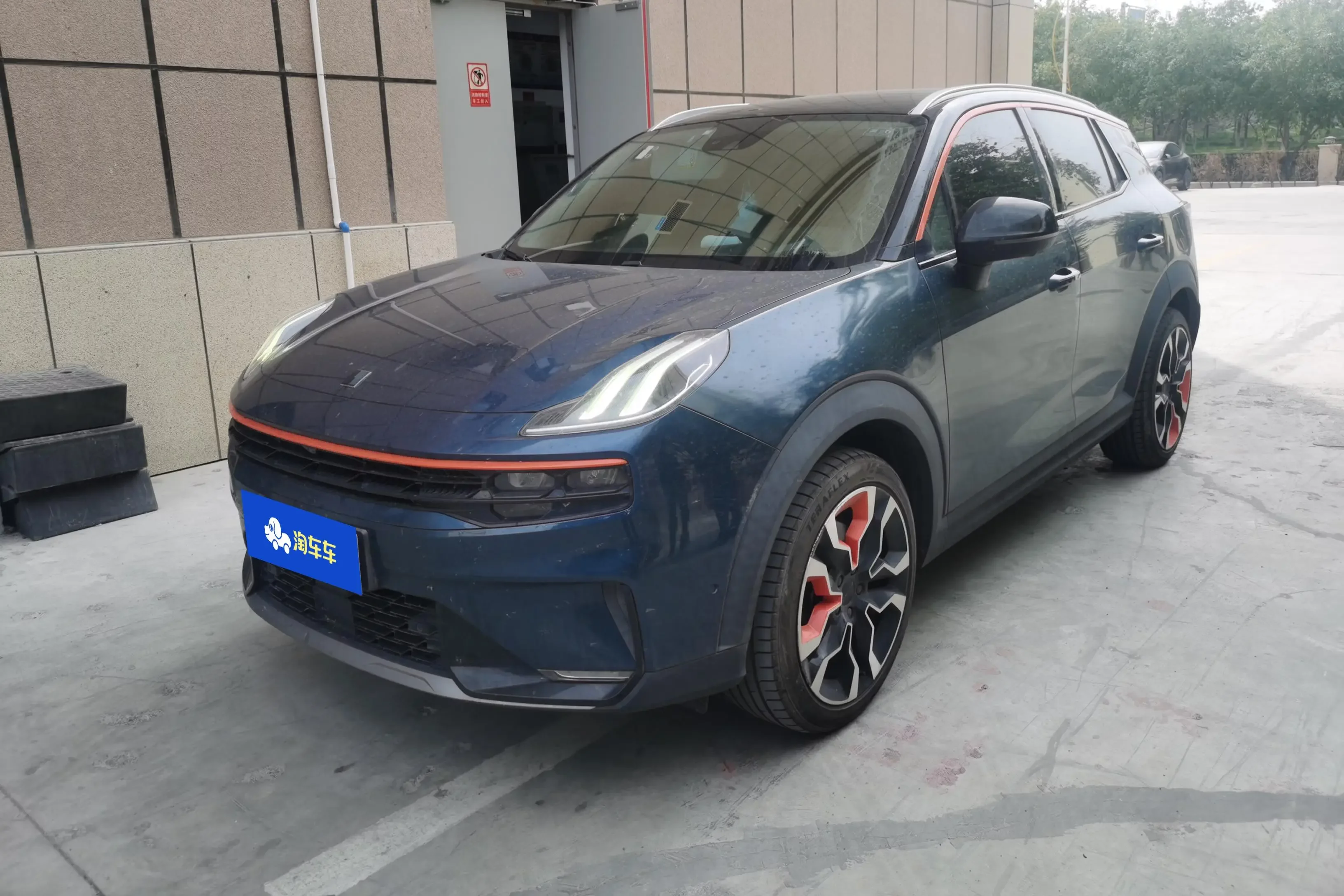 Lynk & Co 06