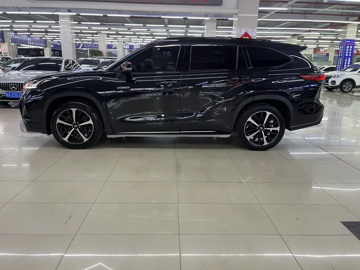 Toyota Crown Kluger