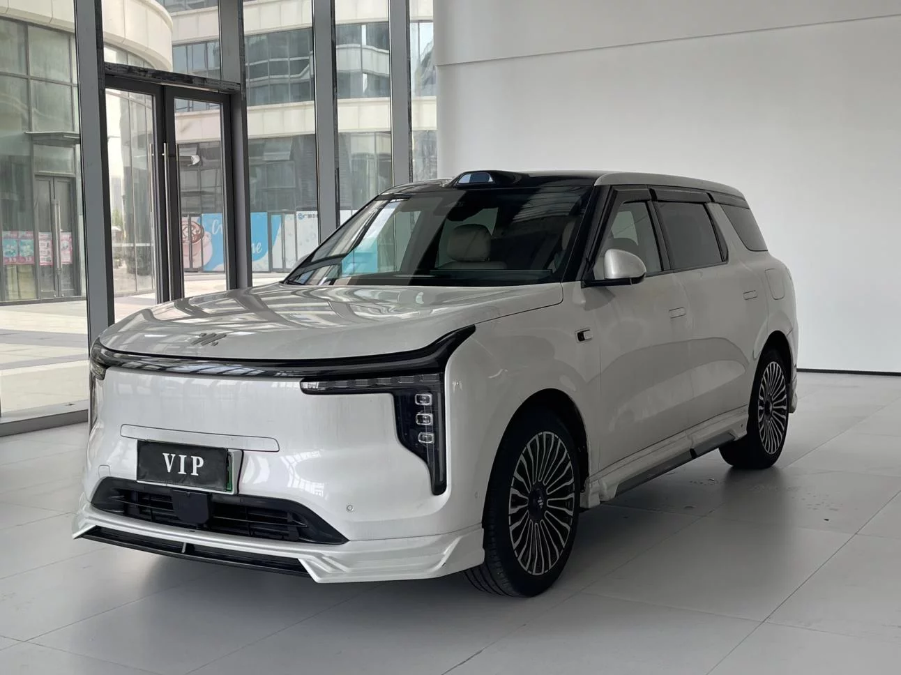 IM Motors Zhiji LS8