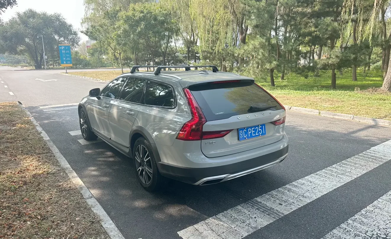 Volvo V90