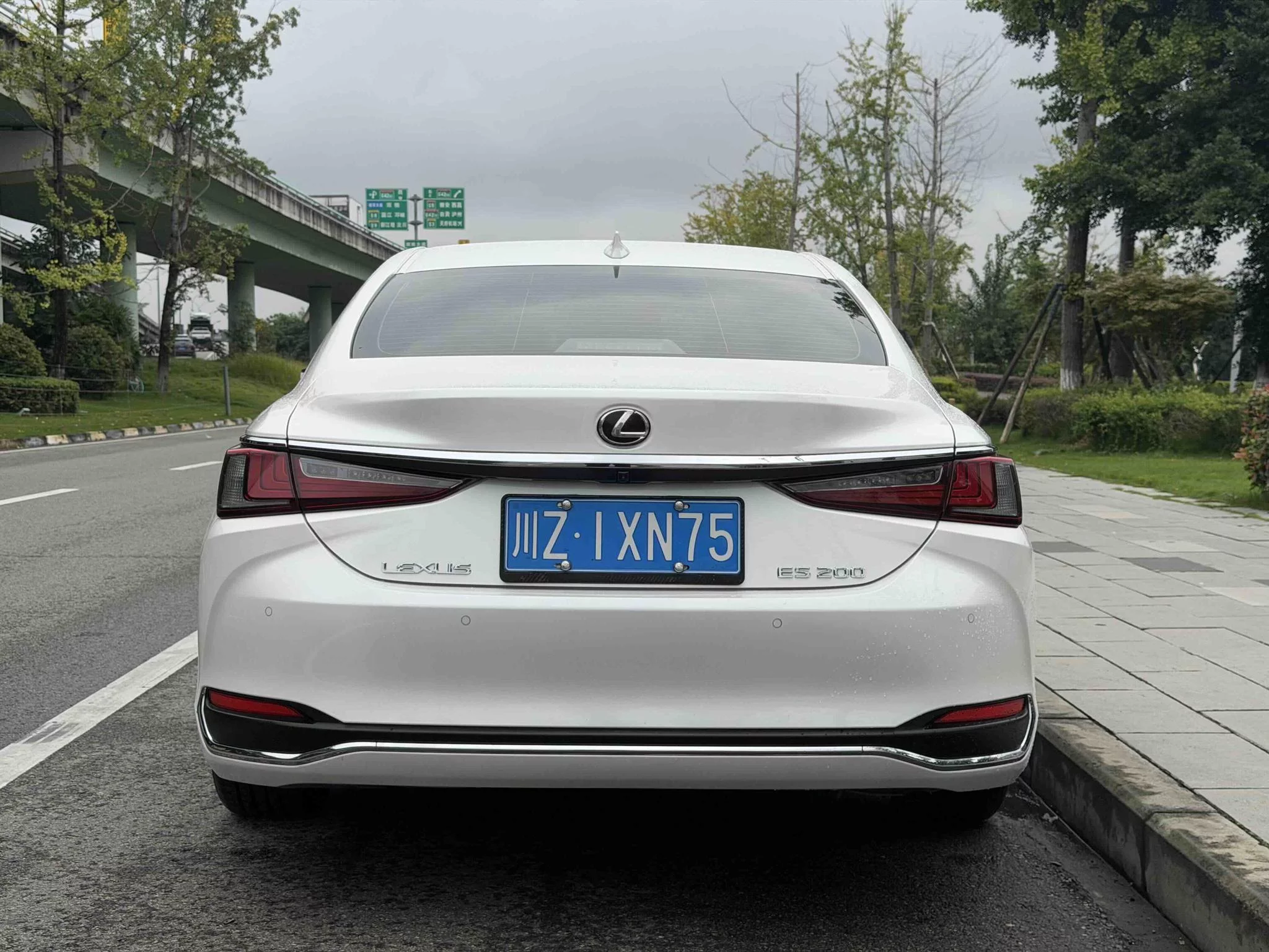 Lexus ES