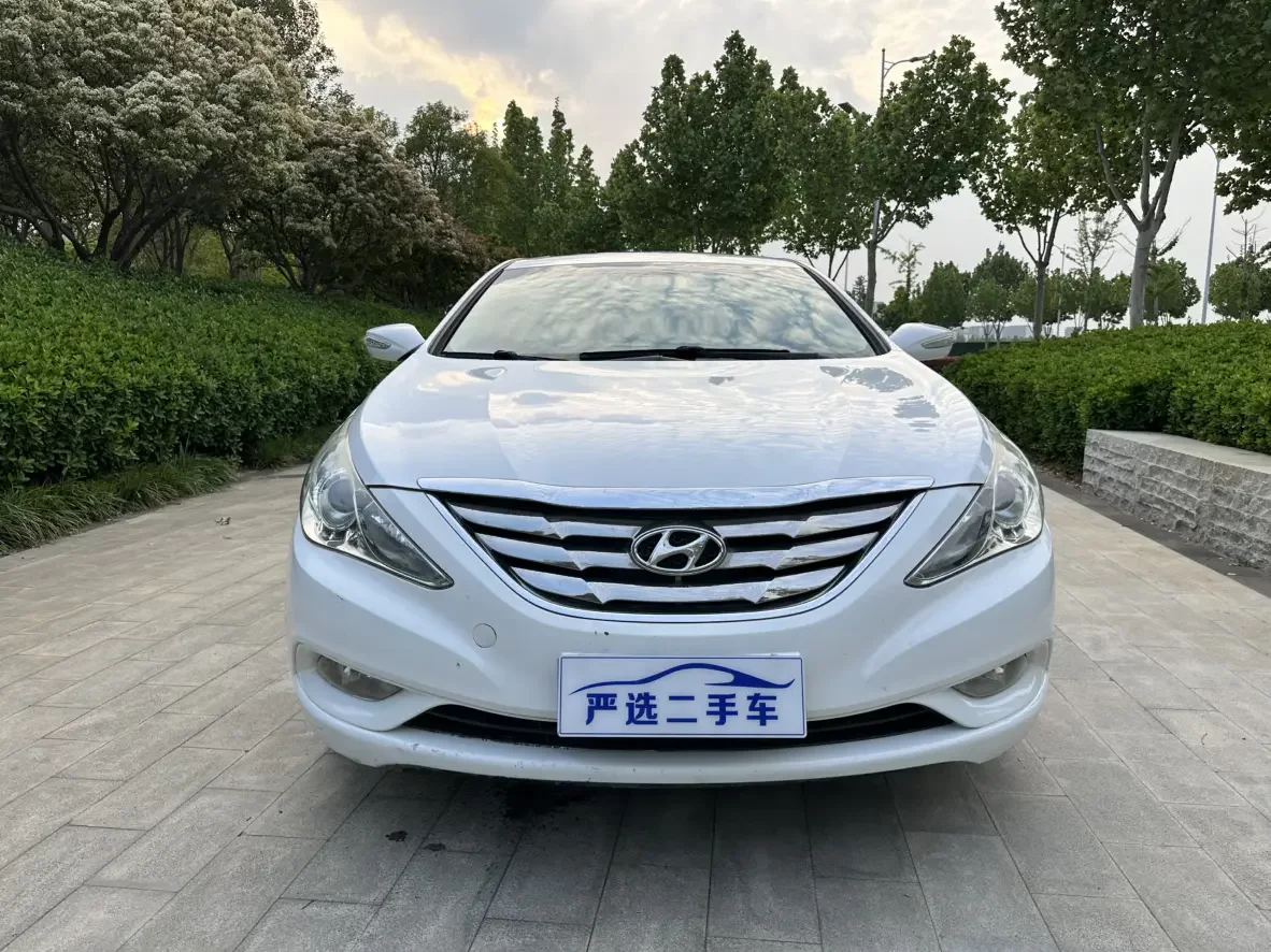 Hyundai sonata eight