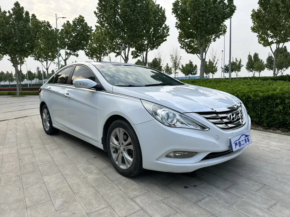 Hyundai sonata eight