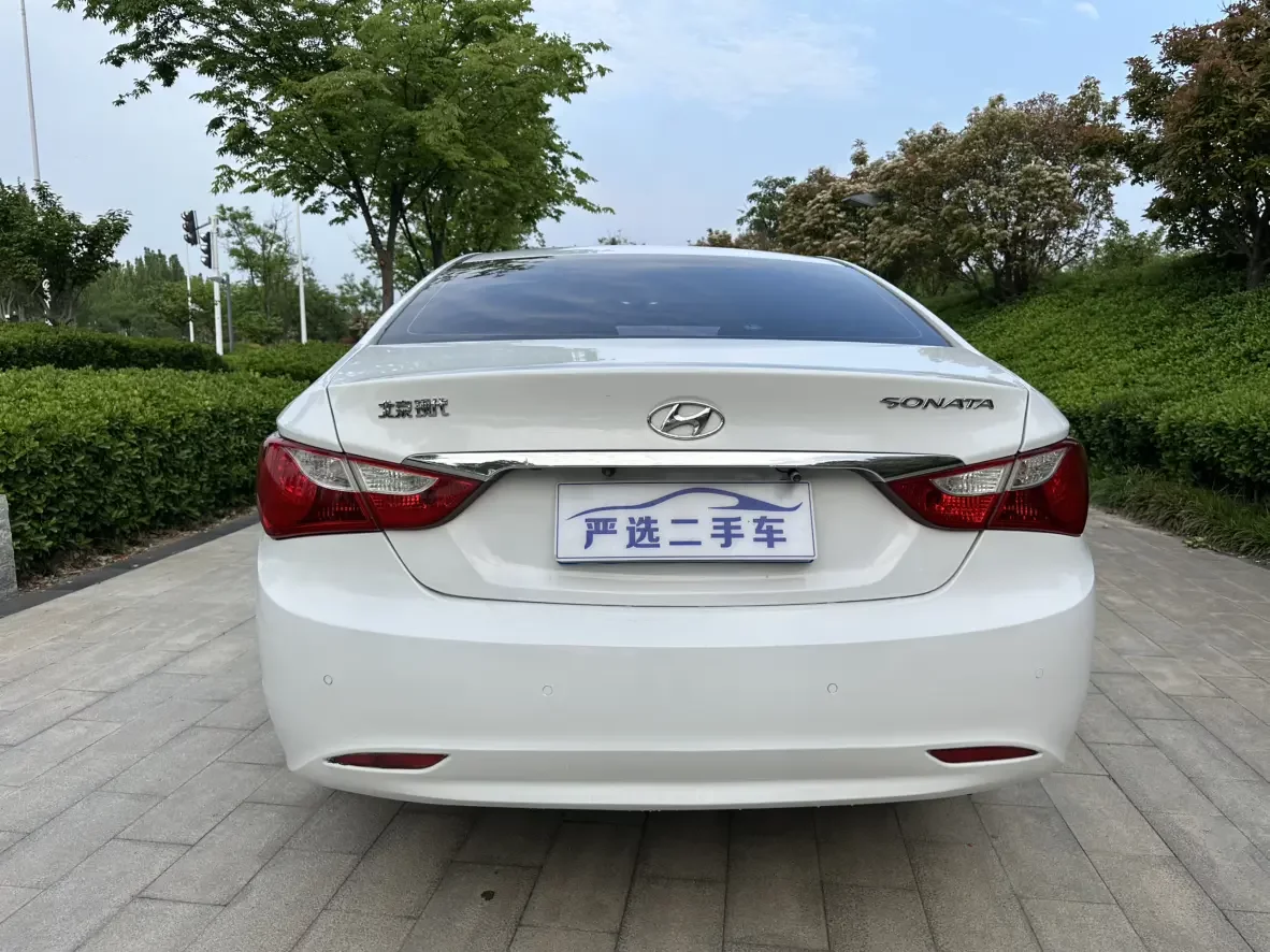 Hyundai sonata eight
