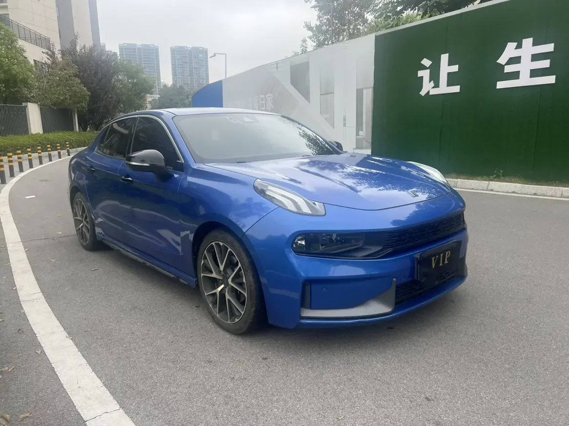 Lynk & Co 03