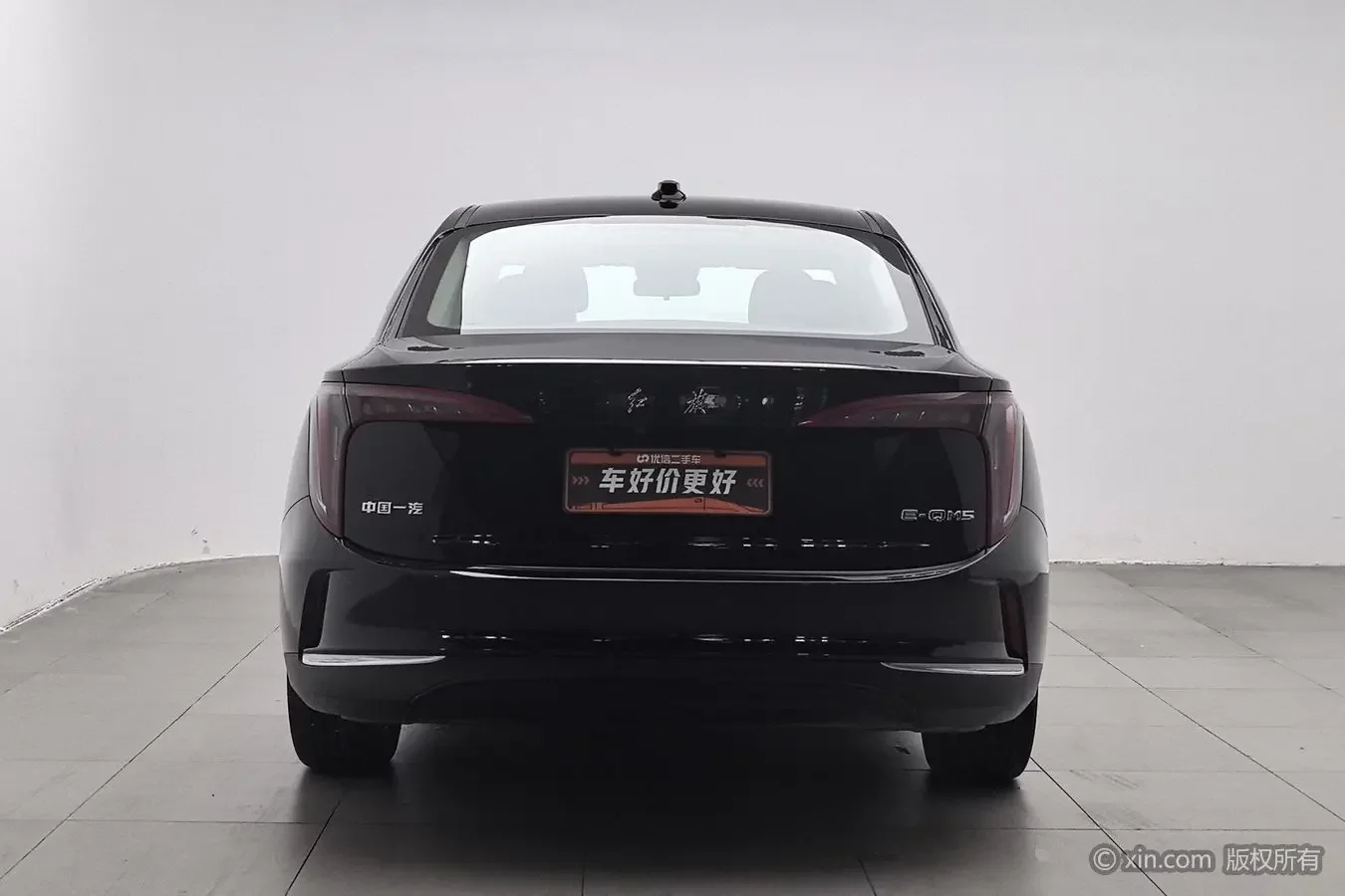Hongqi E-QM5
