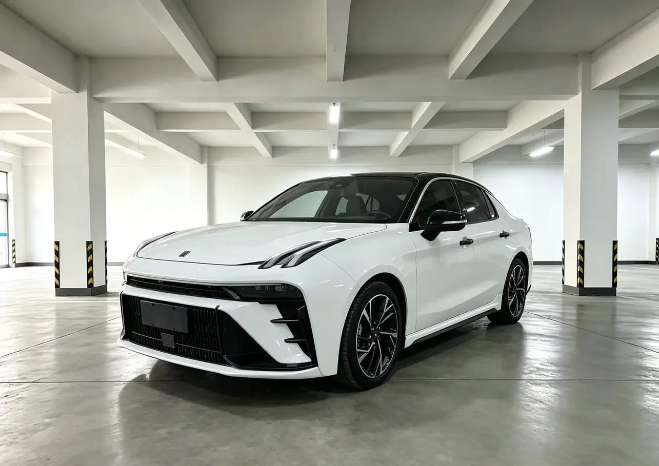LYNK & CO 03
