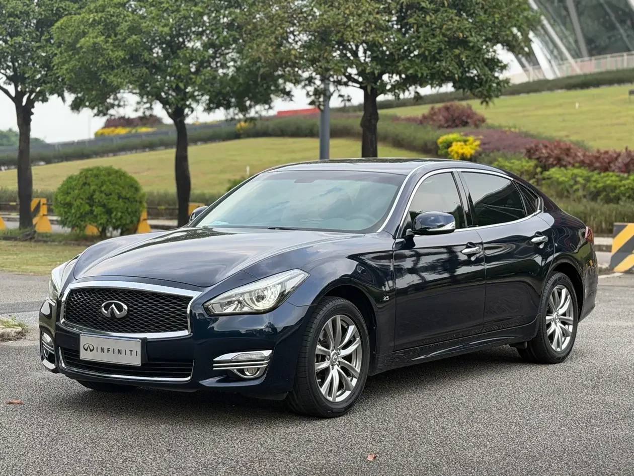 Infiniti Q70