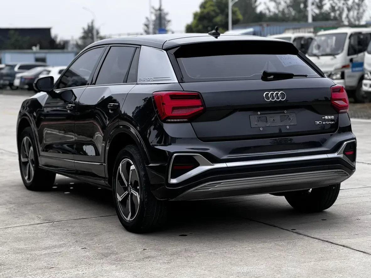 Audi Q2L e-tron