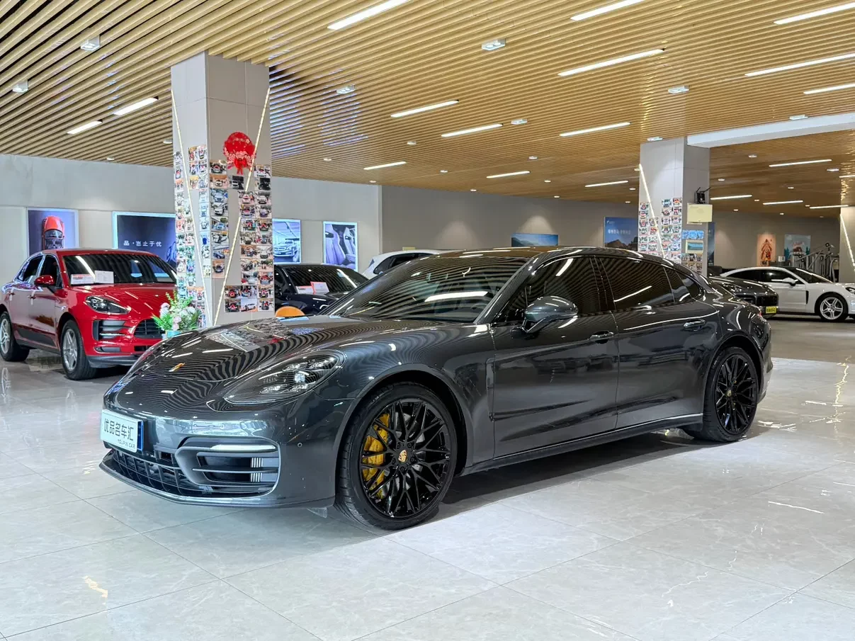 PORSCHE PANAMERA