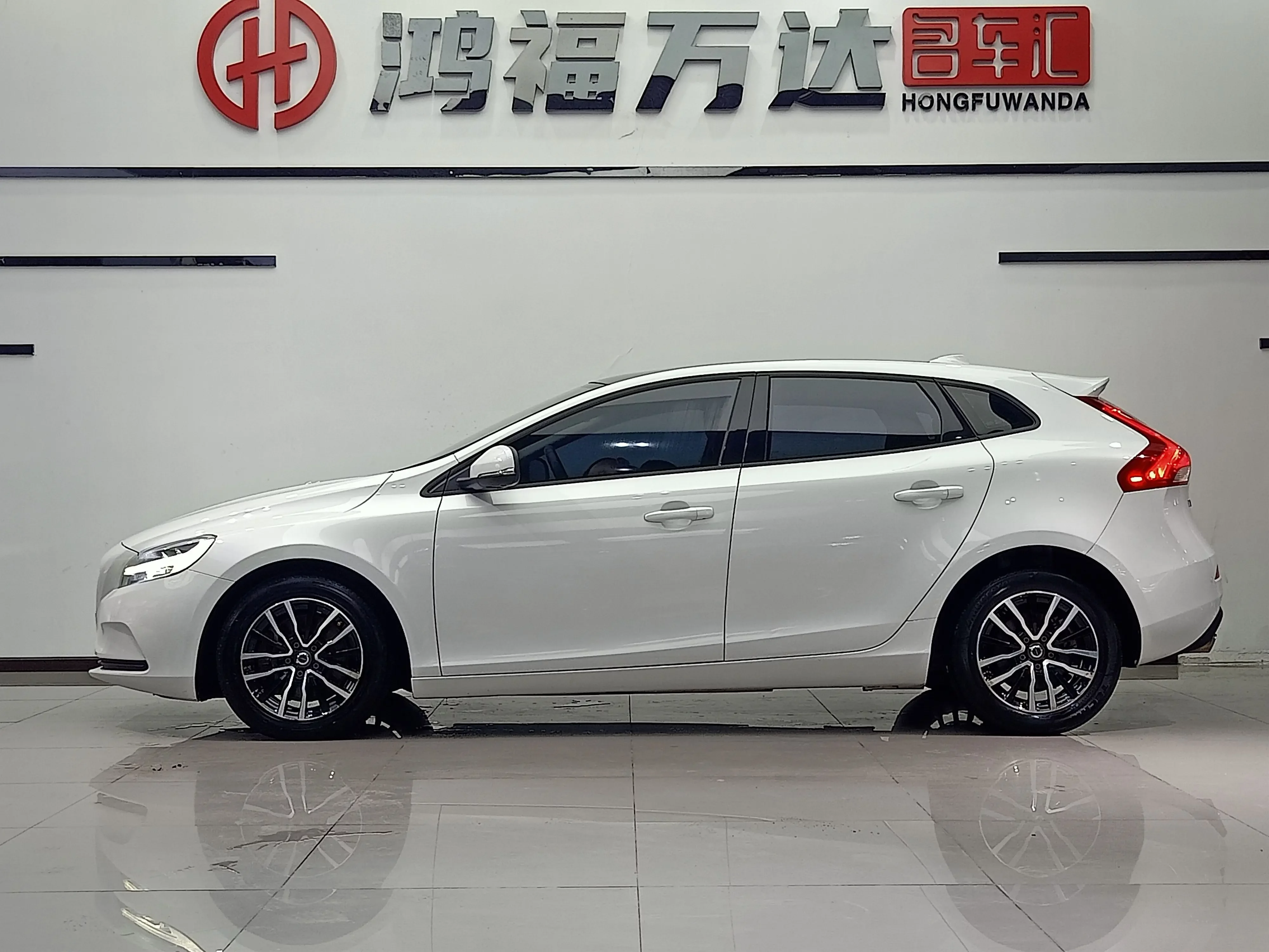 Volvo V40