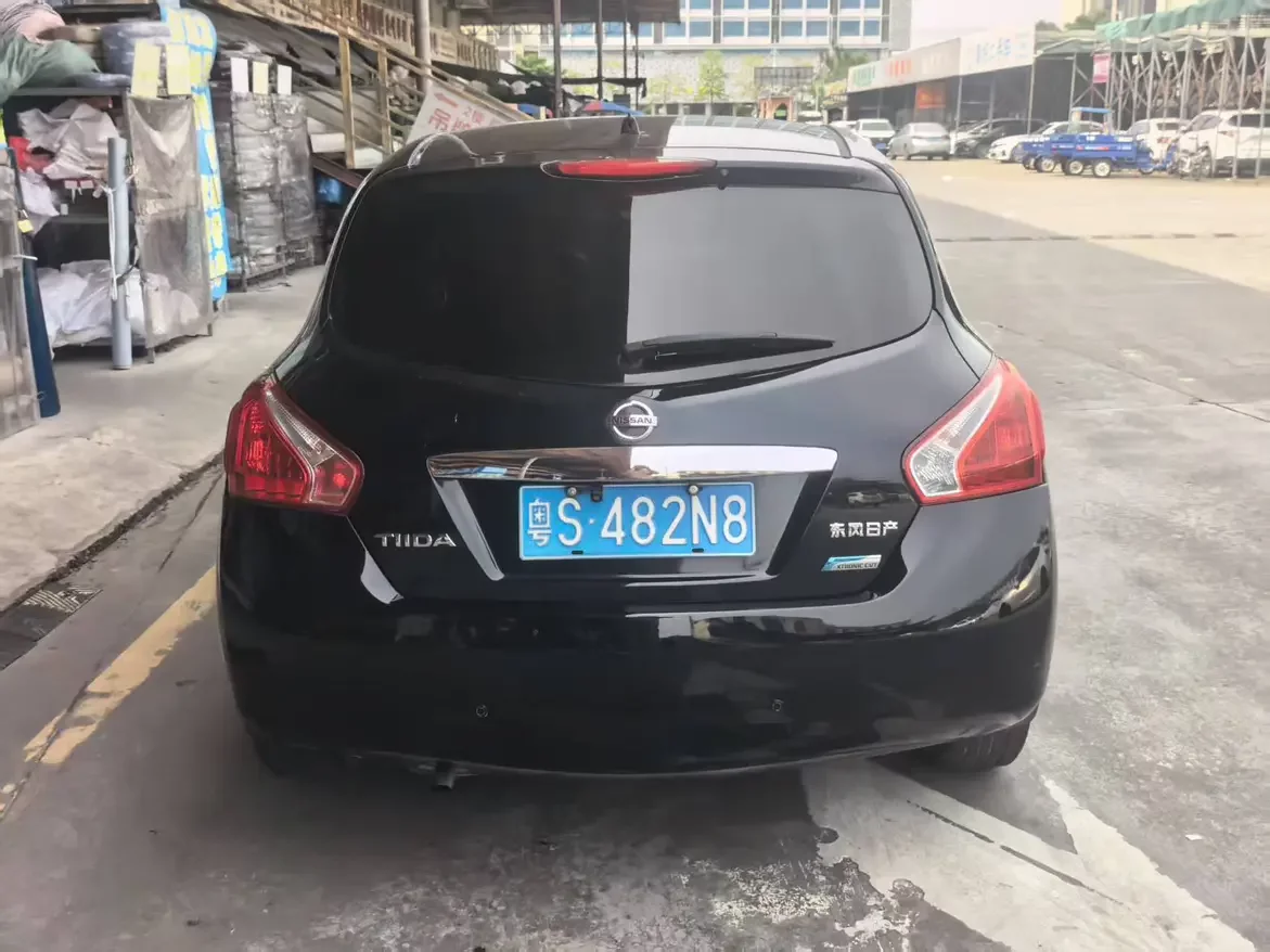 Nissan Tiida