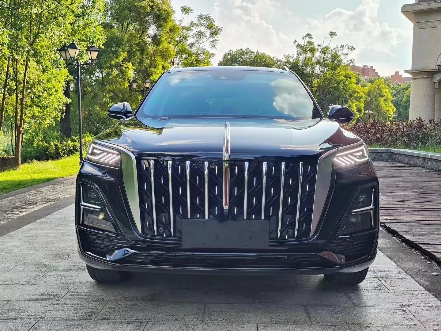 Hongqi HS5