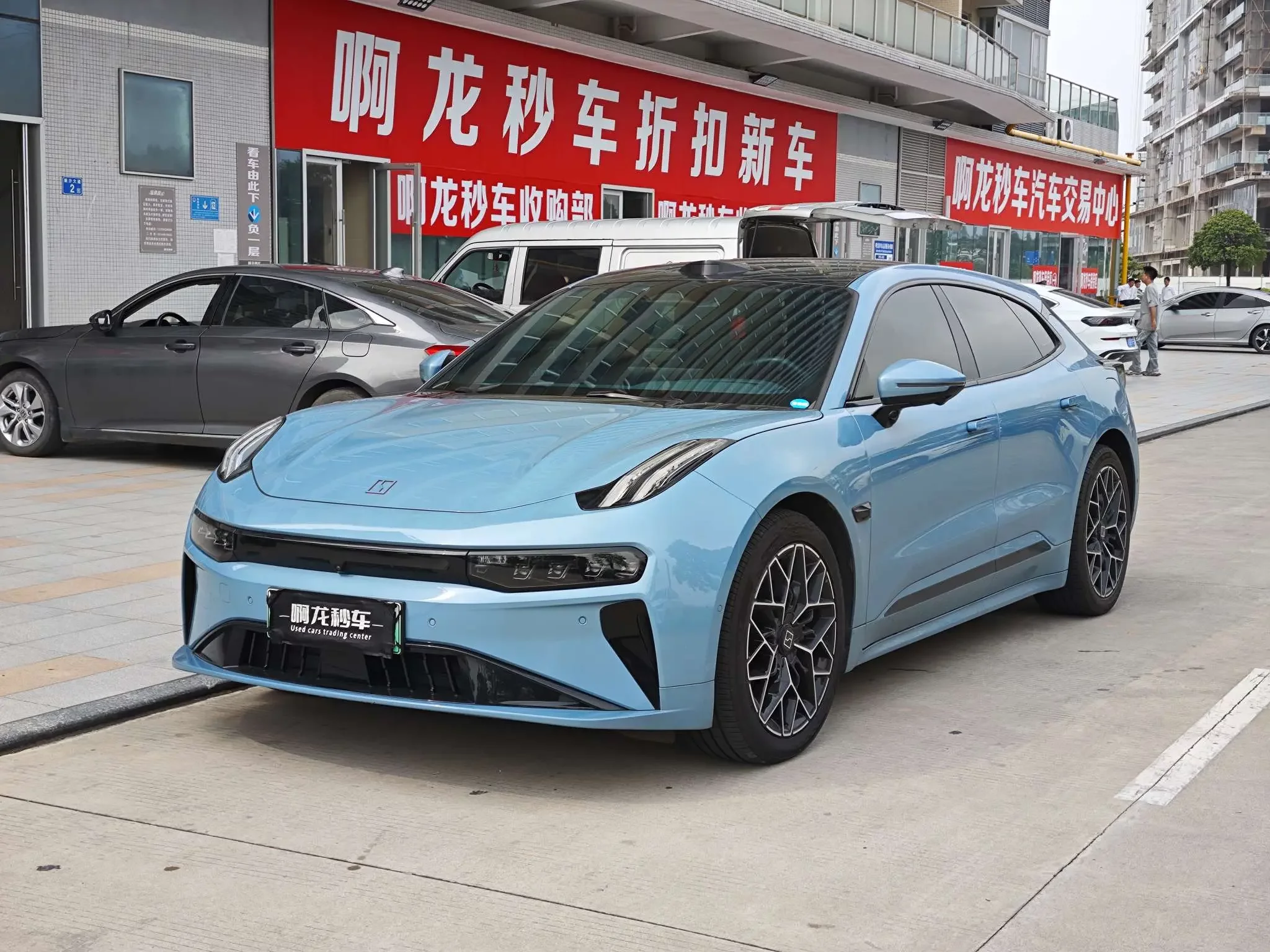 ZEEKR 001