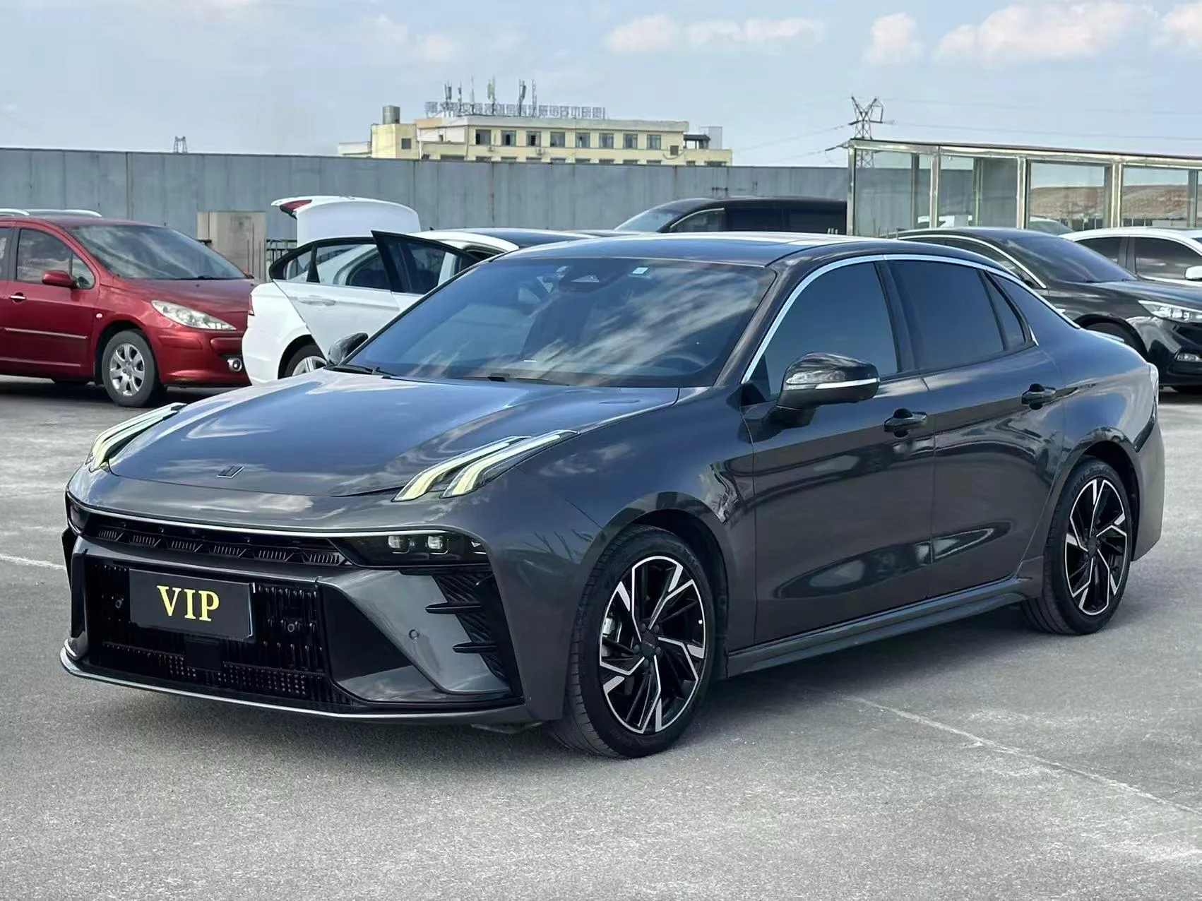 LYNK & CO 03