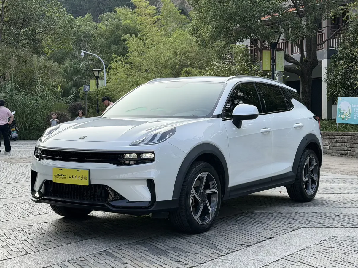 Lynk & Co 06