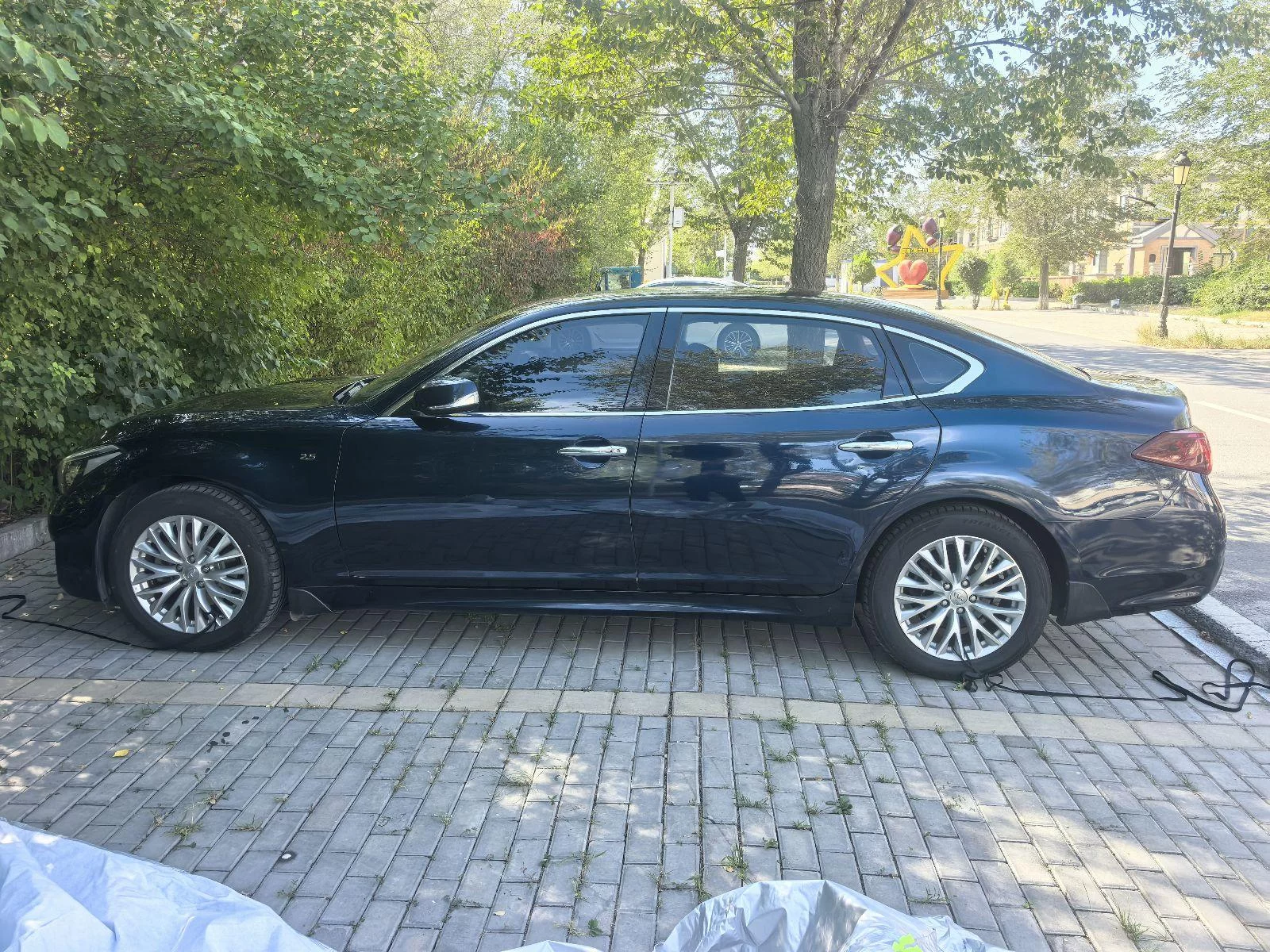 Infiniti Q70
