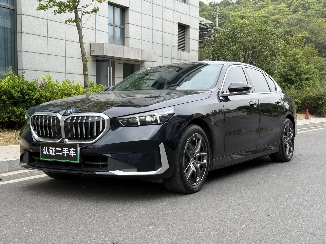 BMW i5