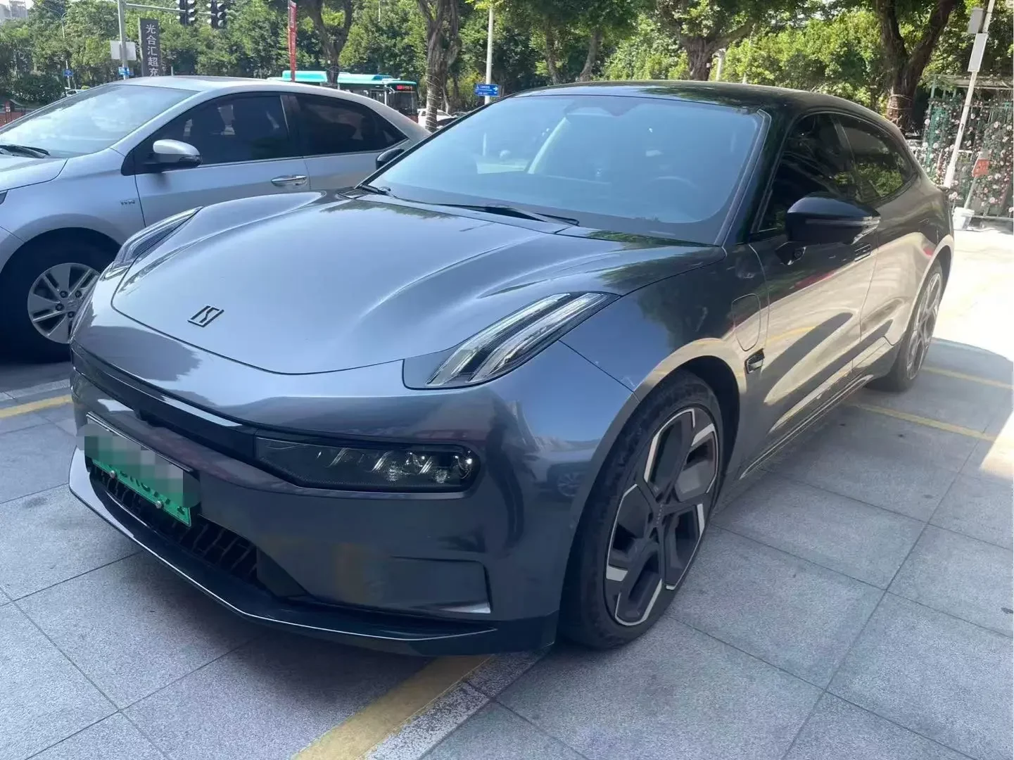 ZEEKR 001