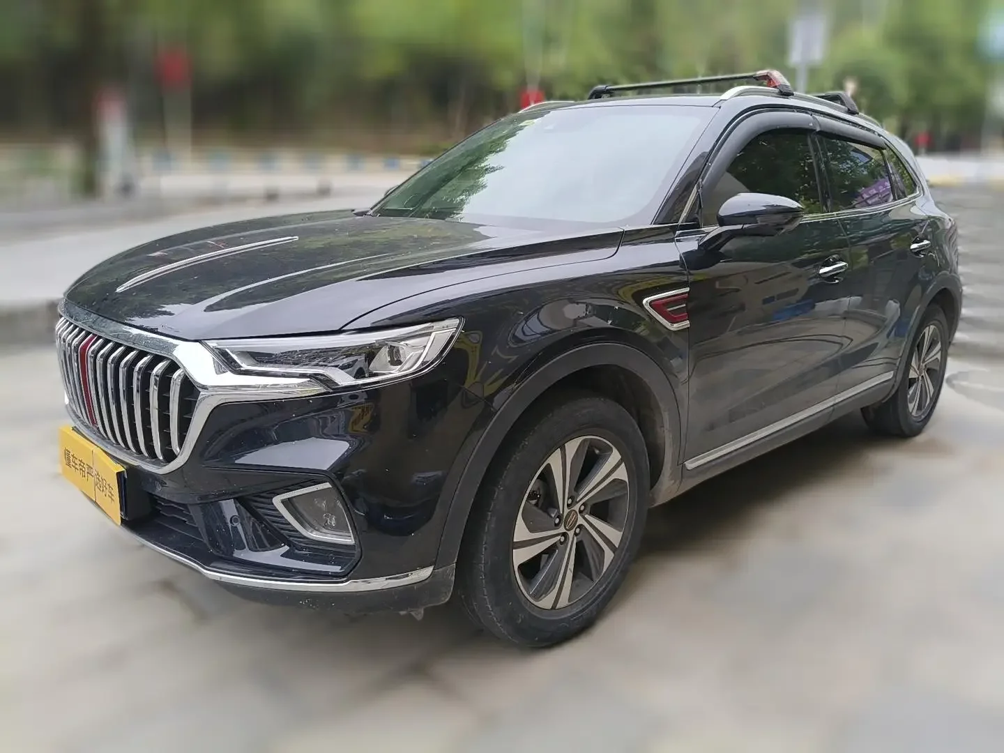 Hongqi HS5