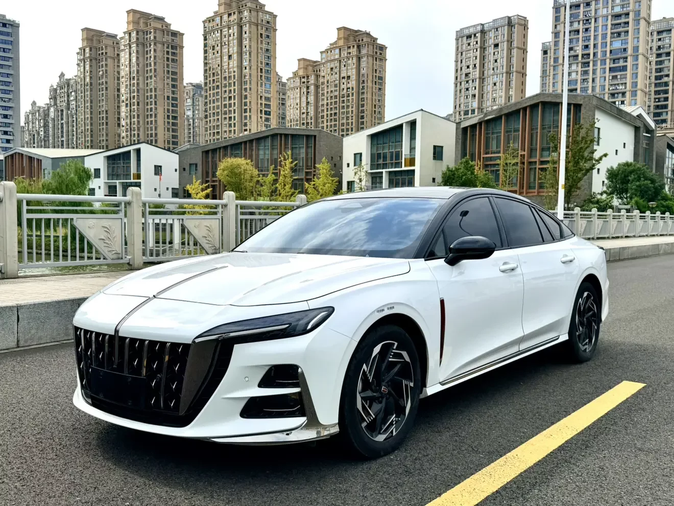 Hongqi H6