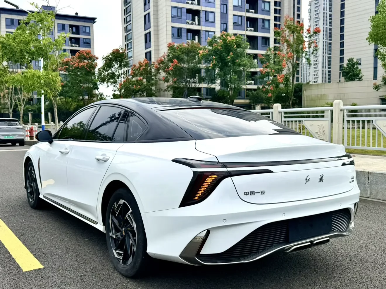 Hongqi H6