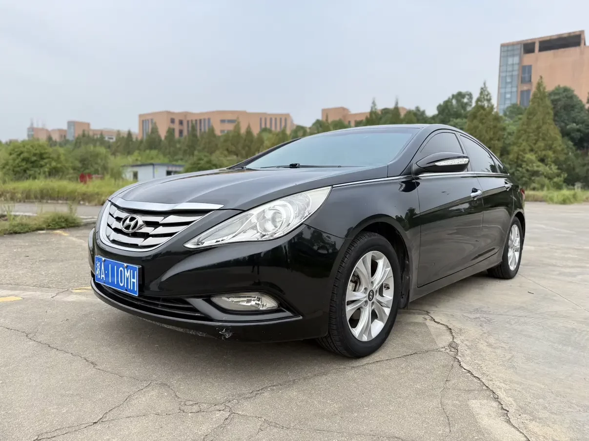 Hyundai sonata eight