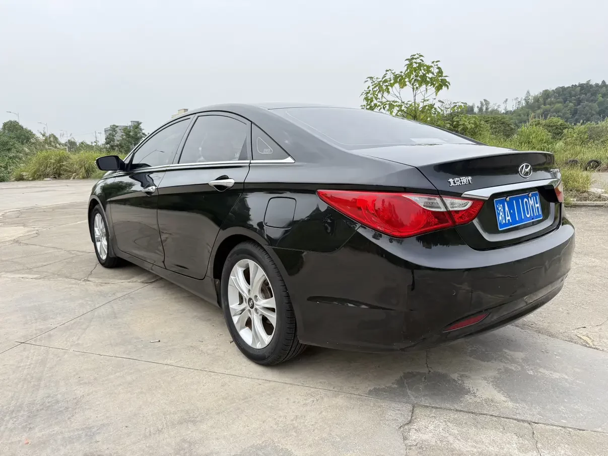Hyundai sonata eight