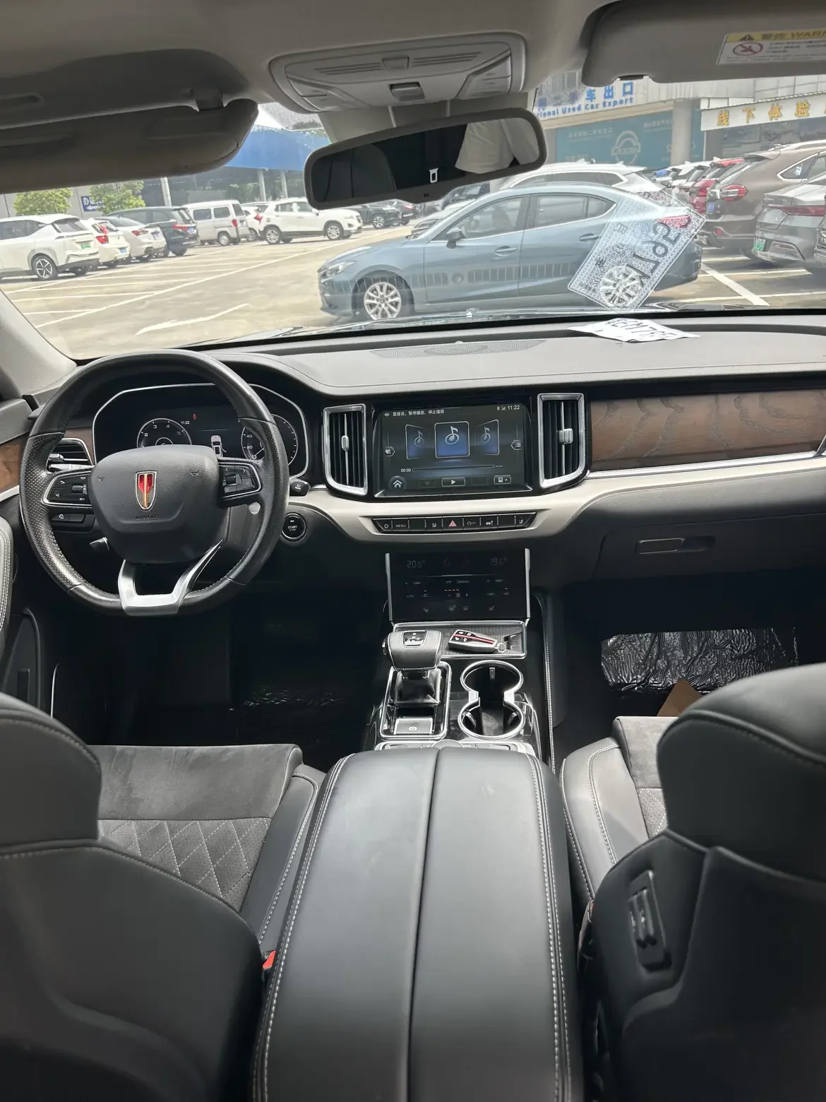 Hongqi HS7