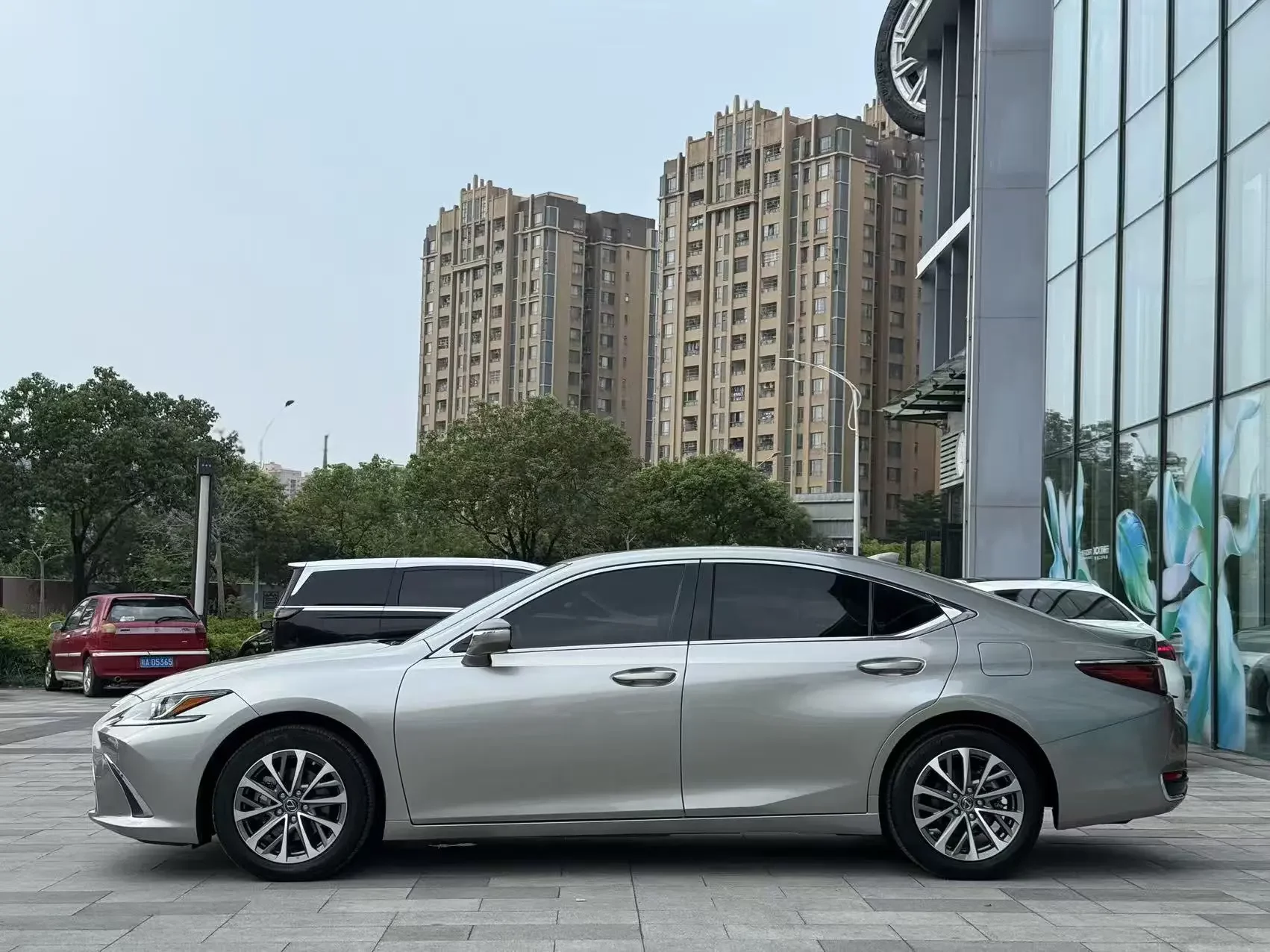 Lexus ES
