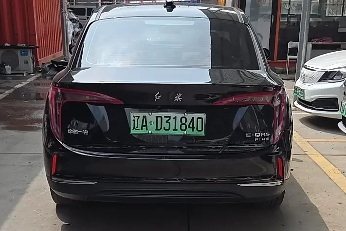 Hongqi E-QM5