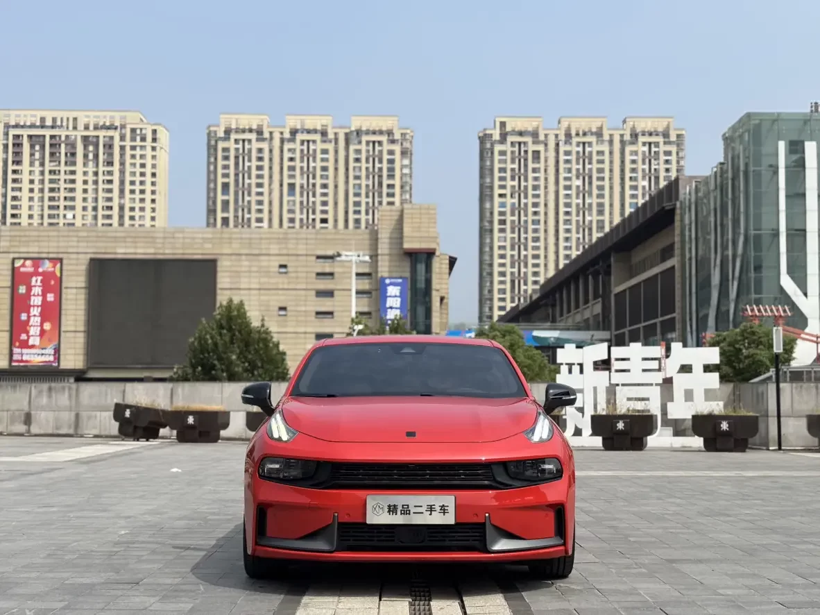 Lynk & Co 03