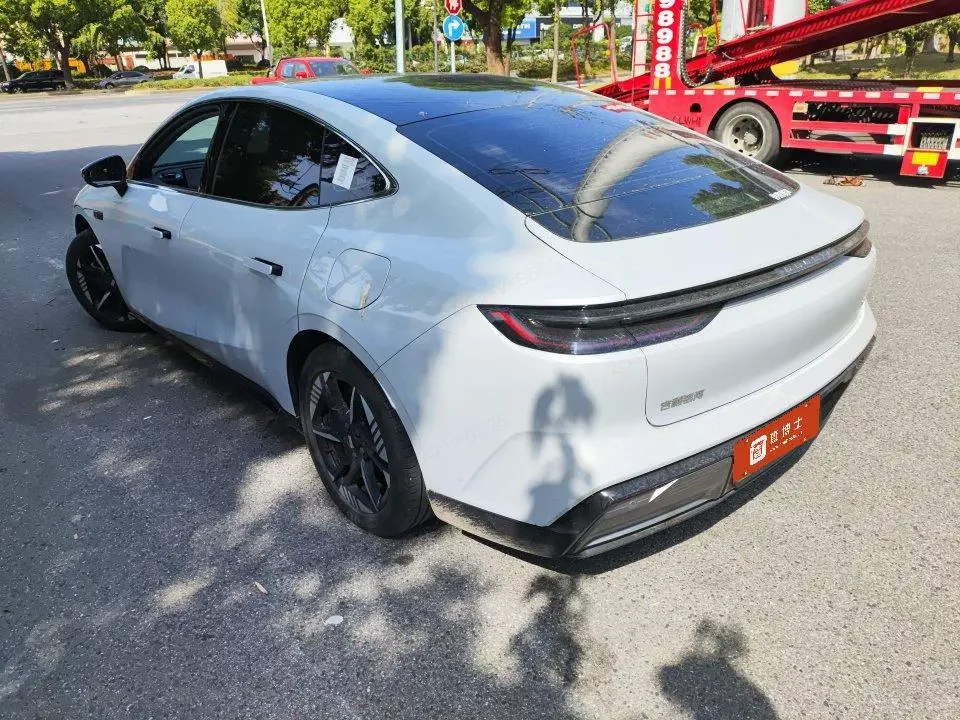 Geely Galaxy E8