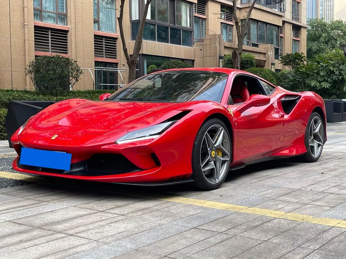 FERRARI F8