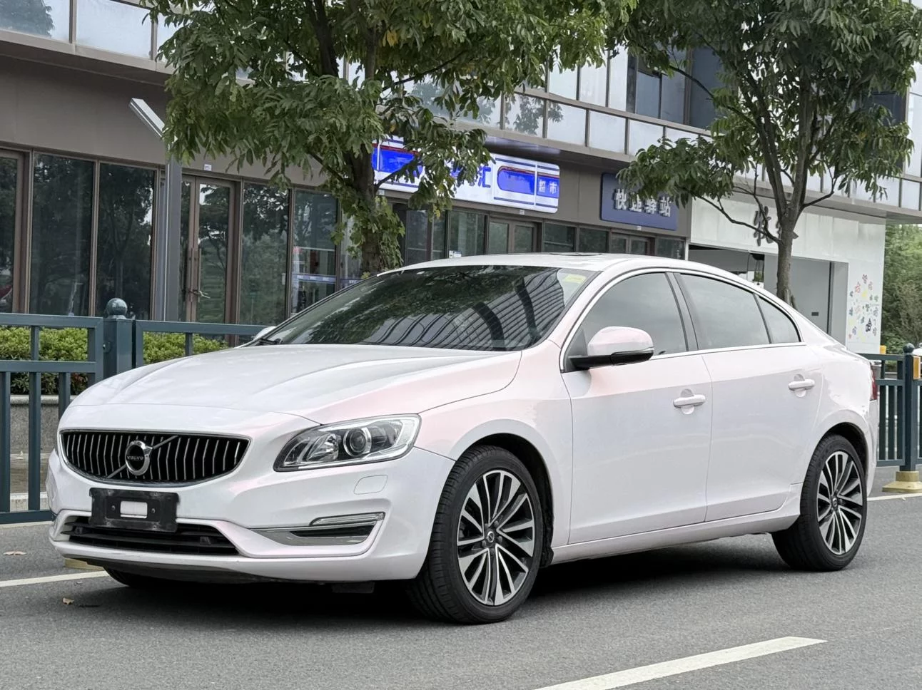 Volvo S60  из Китая