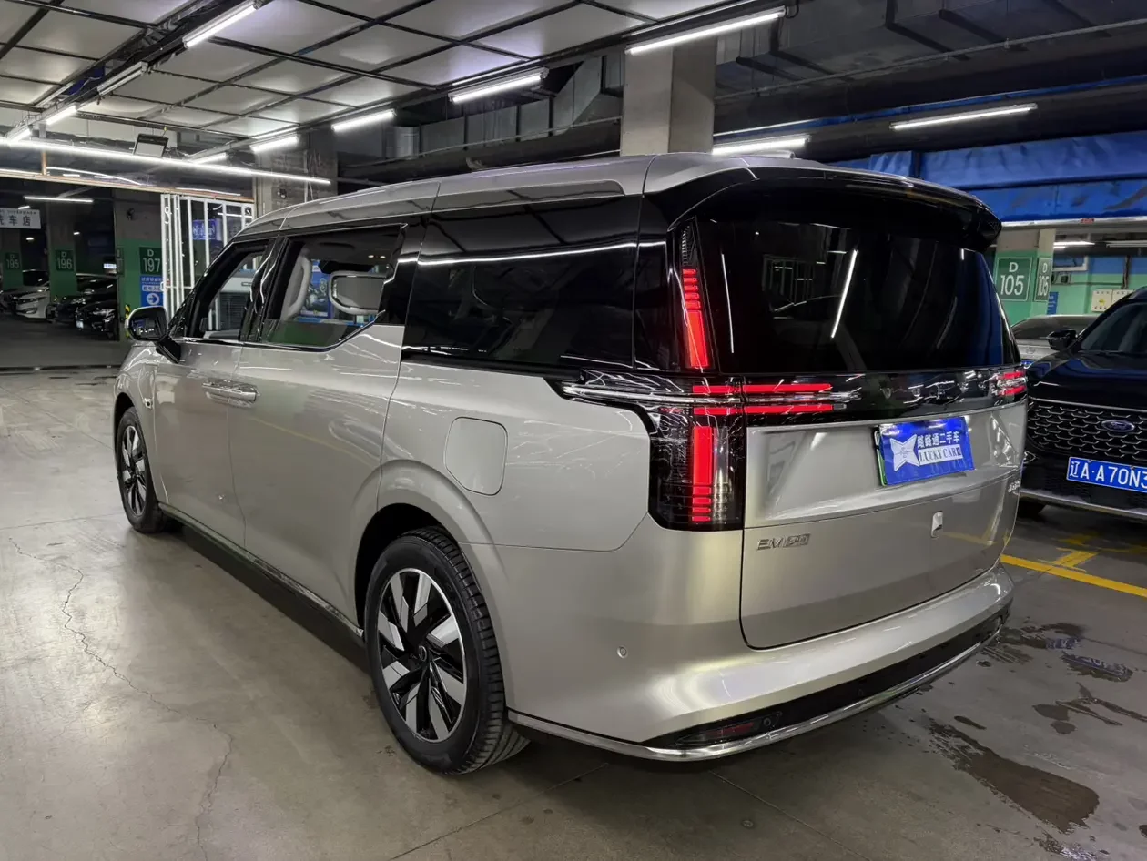 Volvo EM90