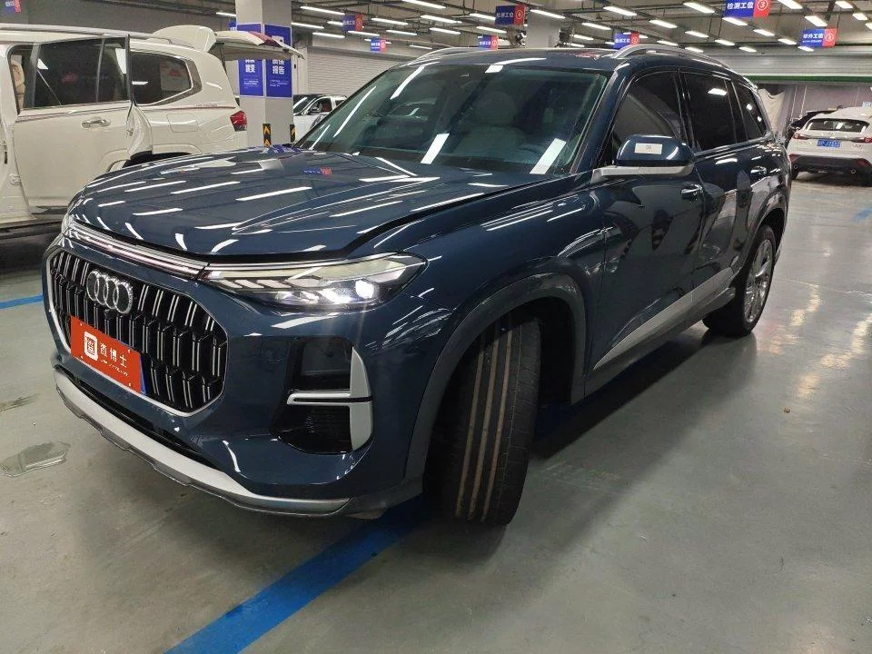 AUDI Q6