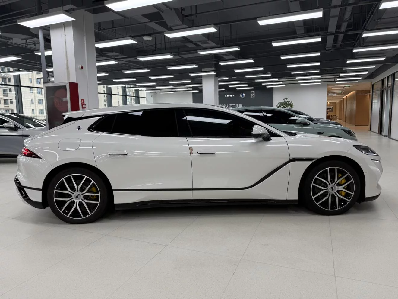 Denza BYD Z9GT EV