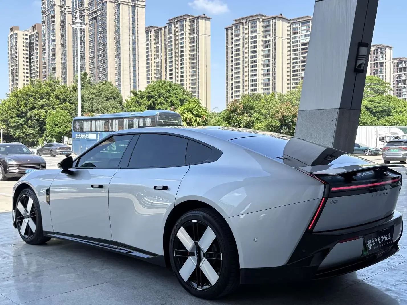 XPeng P7
