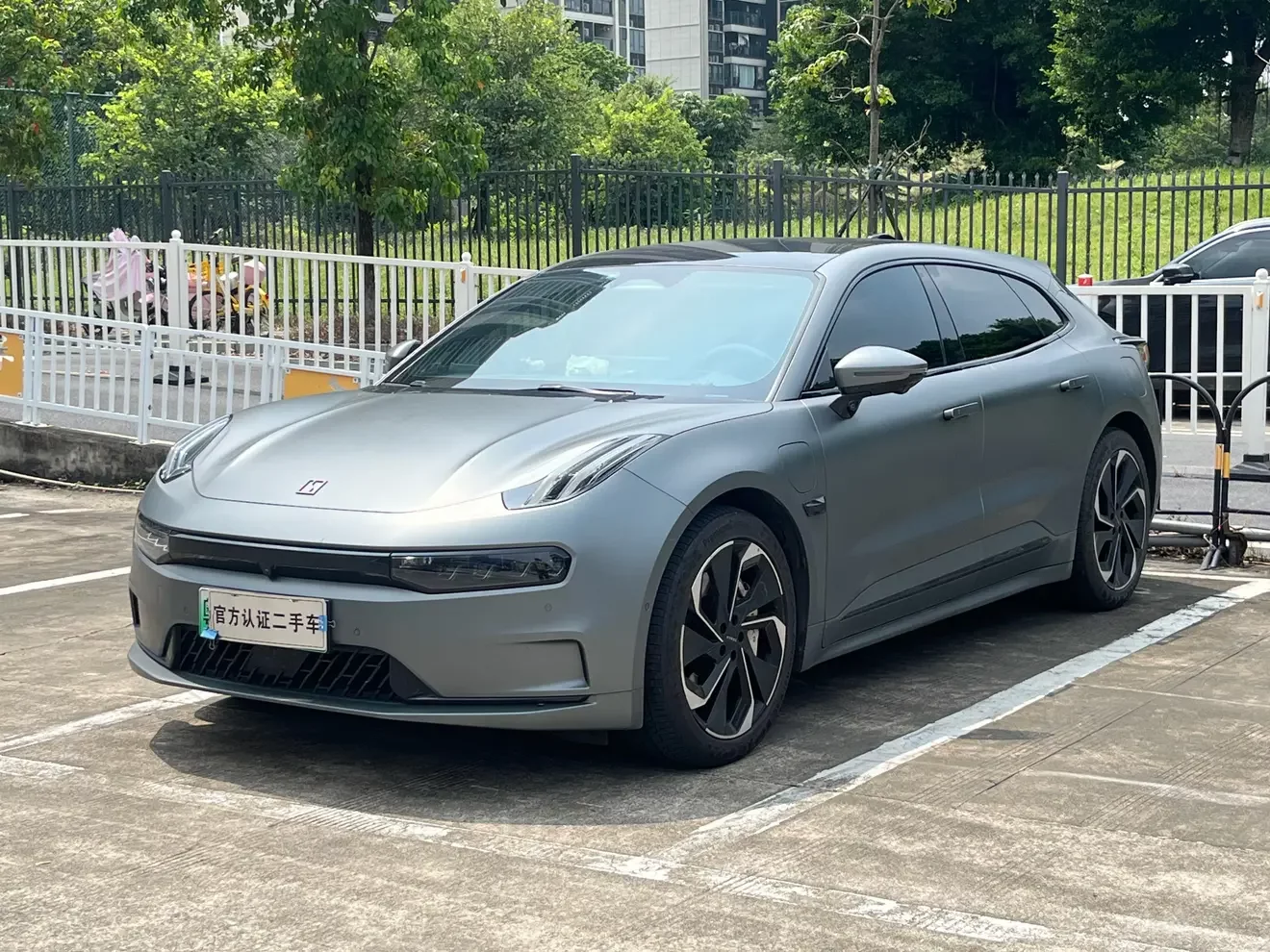 ZEEKR 001
