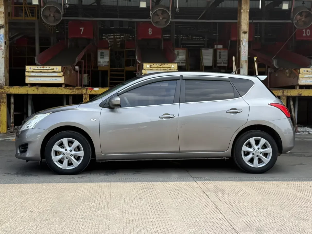 Nissan Tiida